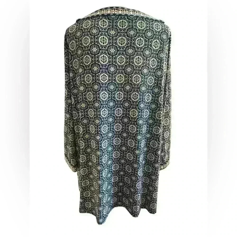 NWOT Size XXL Plus Size Tunic Longer Top Blue Geometric Patern - Picture 2 of 7